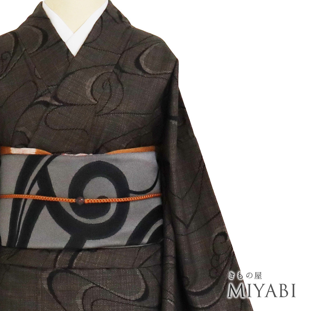 【未使用　トールサイズ】塩沢紬　蔦　実　亀甲　単衣　裄丈69身丈172 未使用 トールサイズ】塩沢紬 蔦 実 亀甲 単衣 裄丈69身丈172 紬 中古