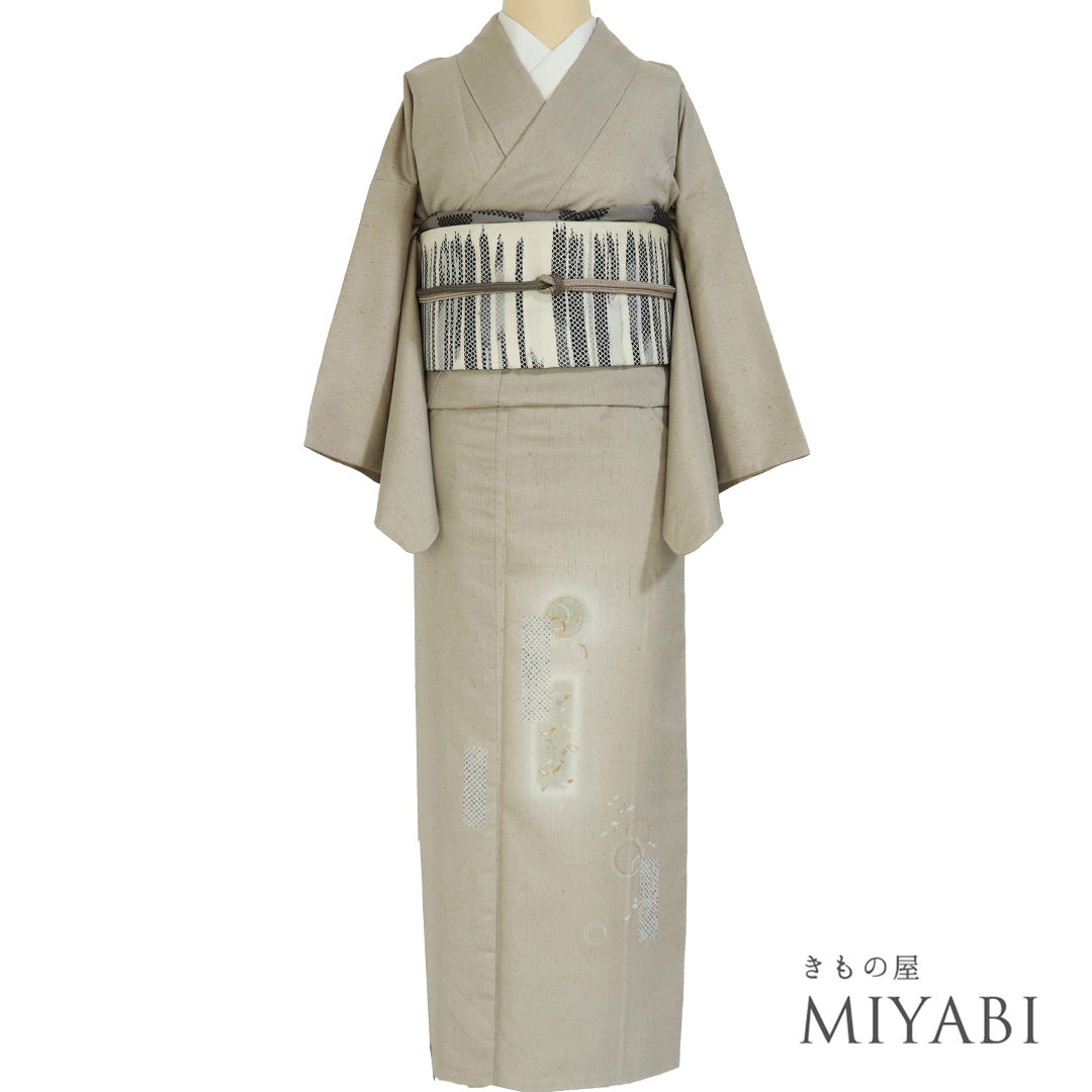 帯と着物　ベージュ 色無地 一つ紋 正絹 縮緬 色無地 一つ紋 ベージュ - からん::アンティーク着物