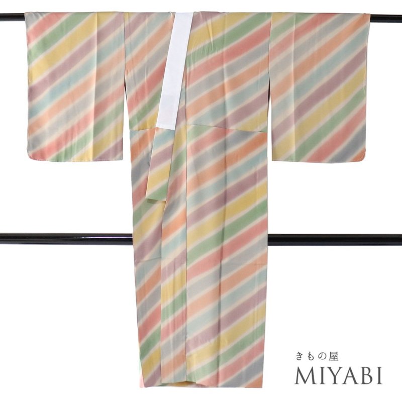 正統派古典 白/赤/ブルー(青色) 和柄 大人気 上品 おちついた